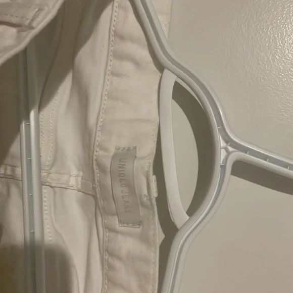 Almost brand new Uniqlo men’s Jean - Picture 2 of 4